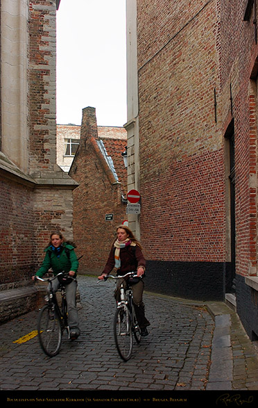 Bicyclists_on_Sint-Salvator_Kerkhof_2517