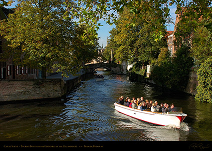 Canal_Scene_Tourist_Boats_on_Groenerei_at_Uilenspiegel_2343