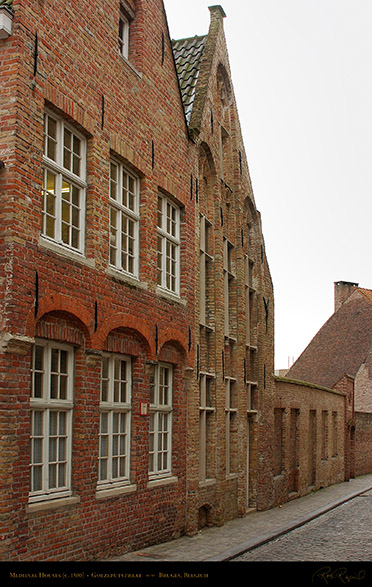 Medieval_Houses_Goezeputstraat_2004