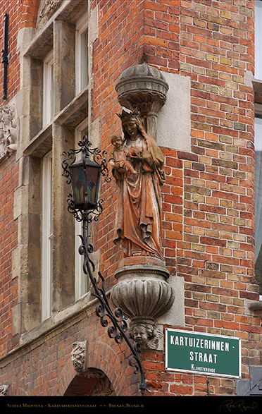 Bruges_Madonna_Kartuizerinnenstraat_2078