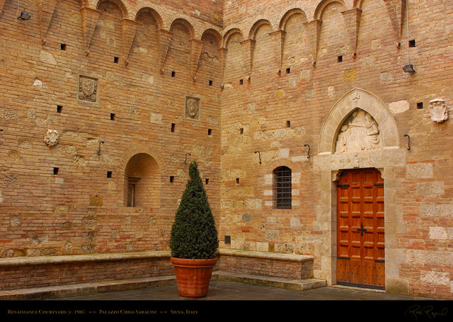 Palazzo_Chigi-Saracini_Courtyard_6104