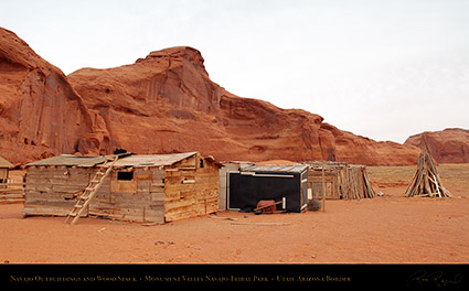 Monument_Valley_Navajo_Outbuildings_X1578