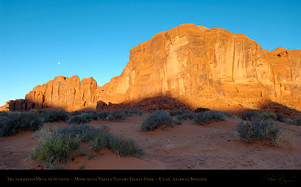 Monument_Valley_Thunderbird_Mesa_at_Sunrise_X1330