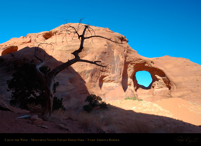 Monument_Valley_Ear_of_the_Wind_X1367