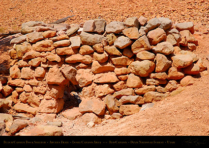 Red_Canyon_Rock_Shelter_Arches_Trail_0698