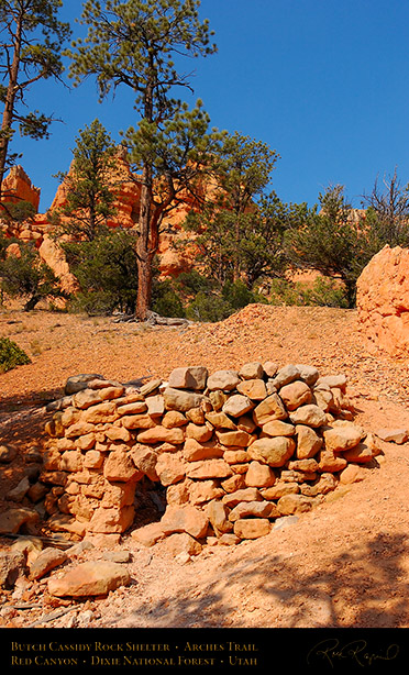 Red_Canyon_Rock_Shelter_Arches_Trail_0781