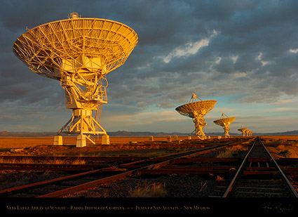 Very_Large_Array_at_Sunrise_7127